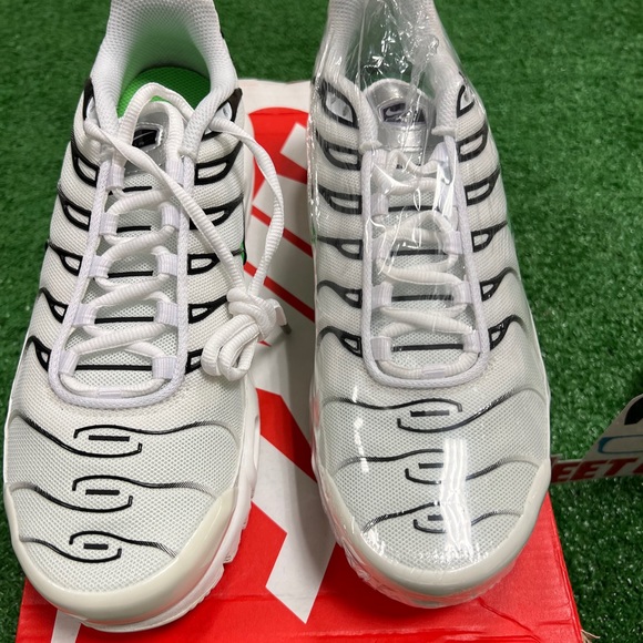 womens nike air max neon